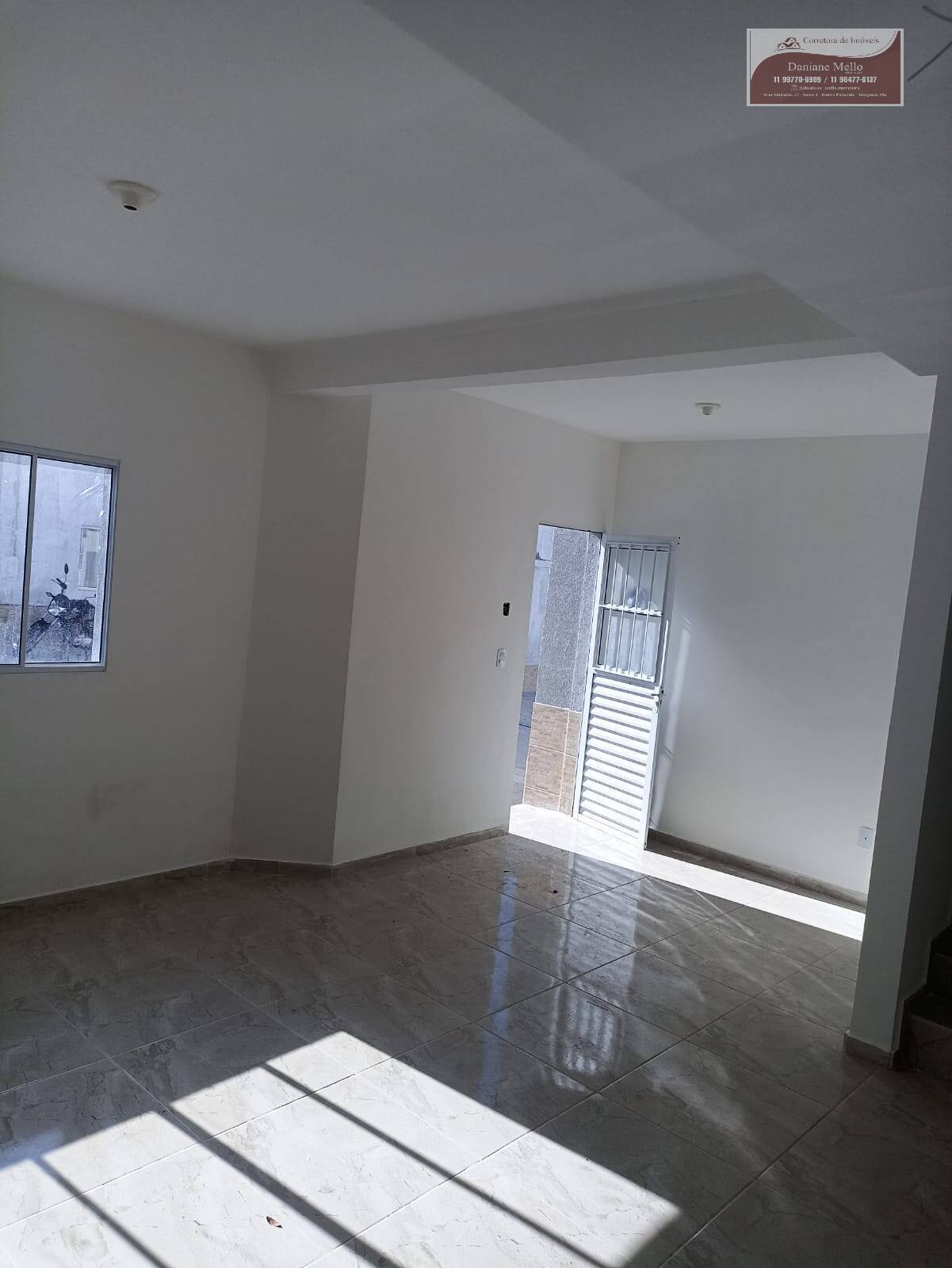 Casa à venda com 2 quartos, 115m² - Foto 2