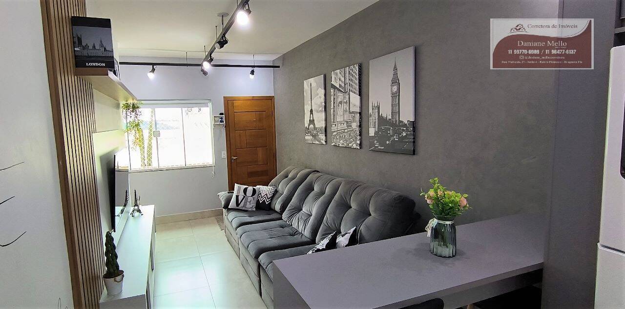 Casa à venda com 3 quartos, 69m² - Foto 2