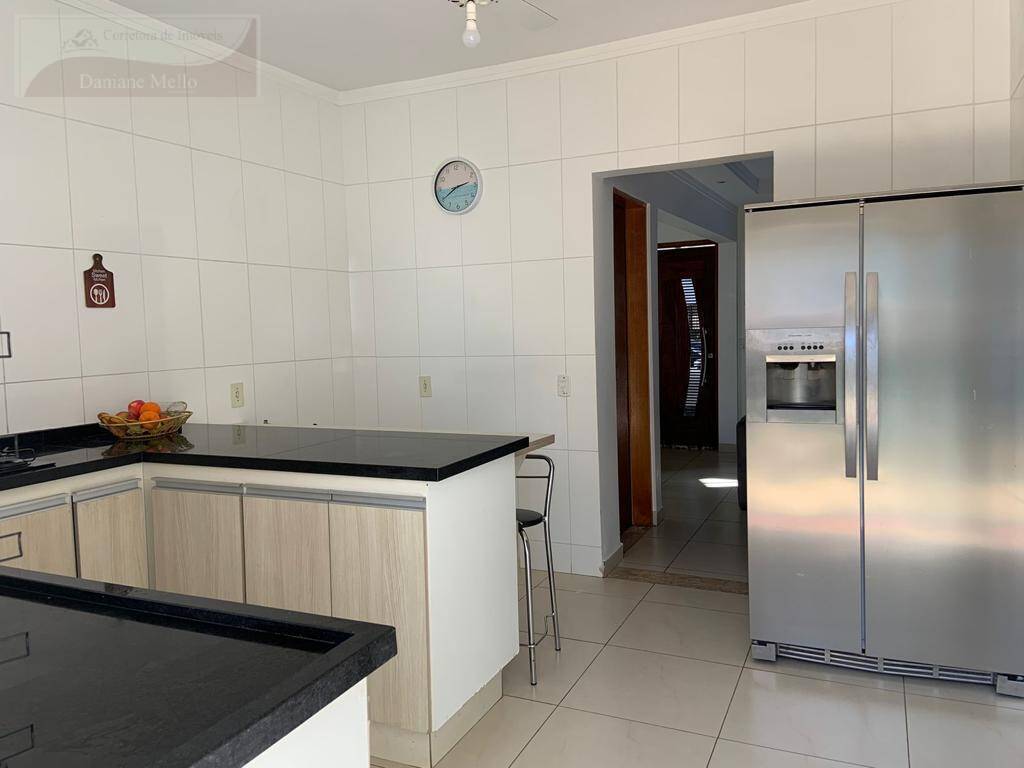 Casa à venda com 3 quartos, 200m² - Foto 11