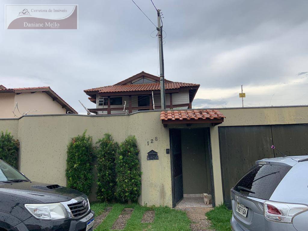 Sobrado à venda com 3 quartos, 300m² - Foto 1