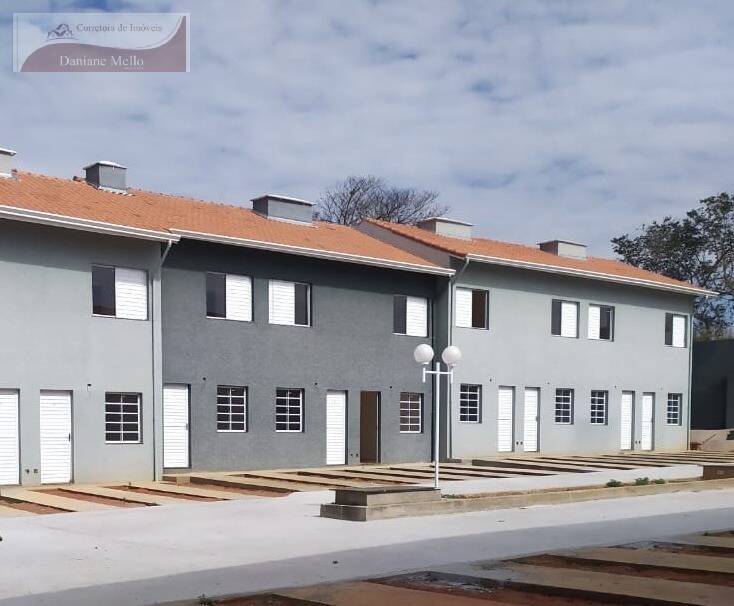 Sobrado à venda com 2 quartos, 58m² - Foto 1