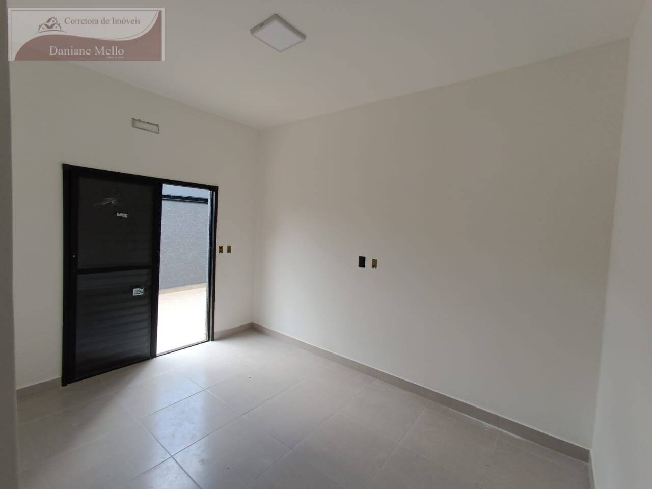 Casa à venda com 2 quartos, 70m² - Foto 8