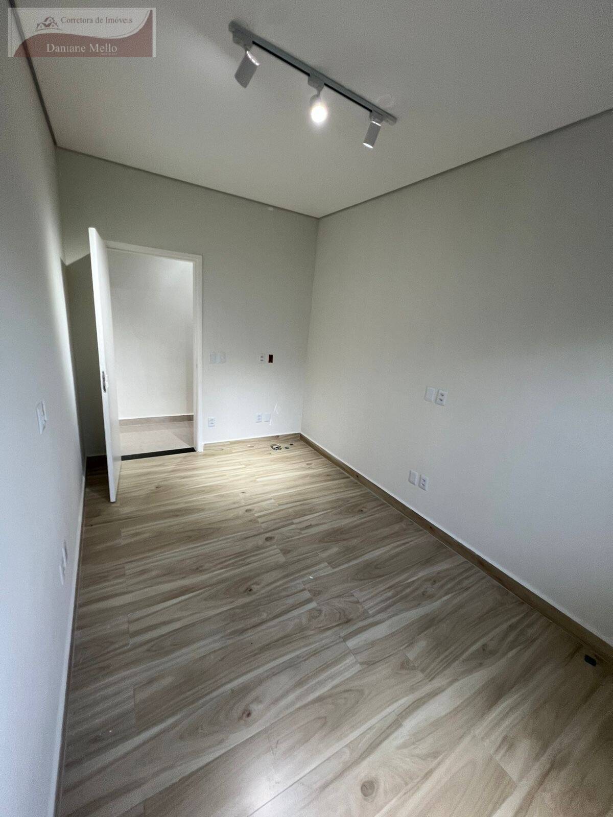 Casa à venda com 3 quartos, 147m² - Foto 3