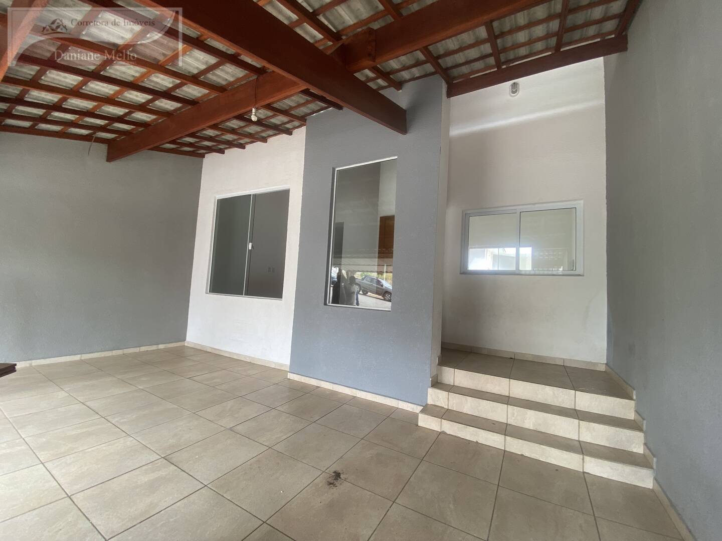 Casa à venda com 3 quartos, 120m² - Foto 1