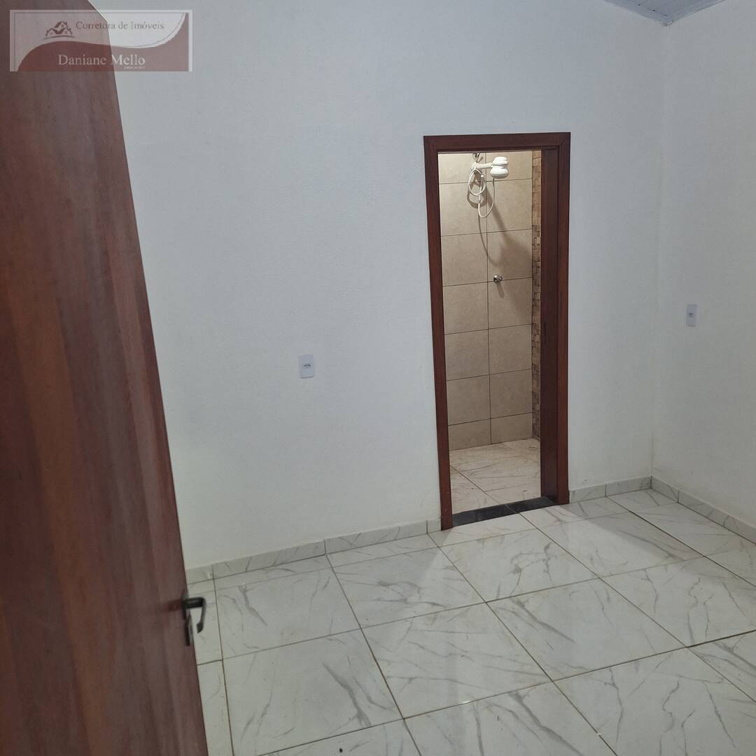 Casa para alugar com 2 quartos, 40m² - Foto 4