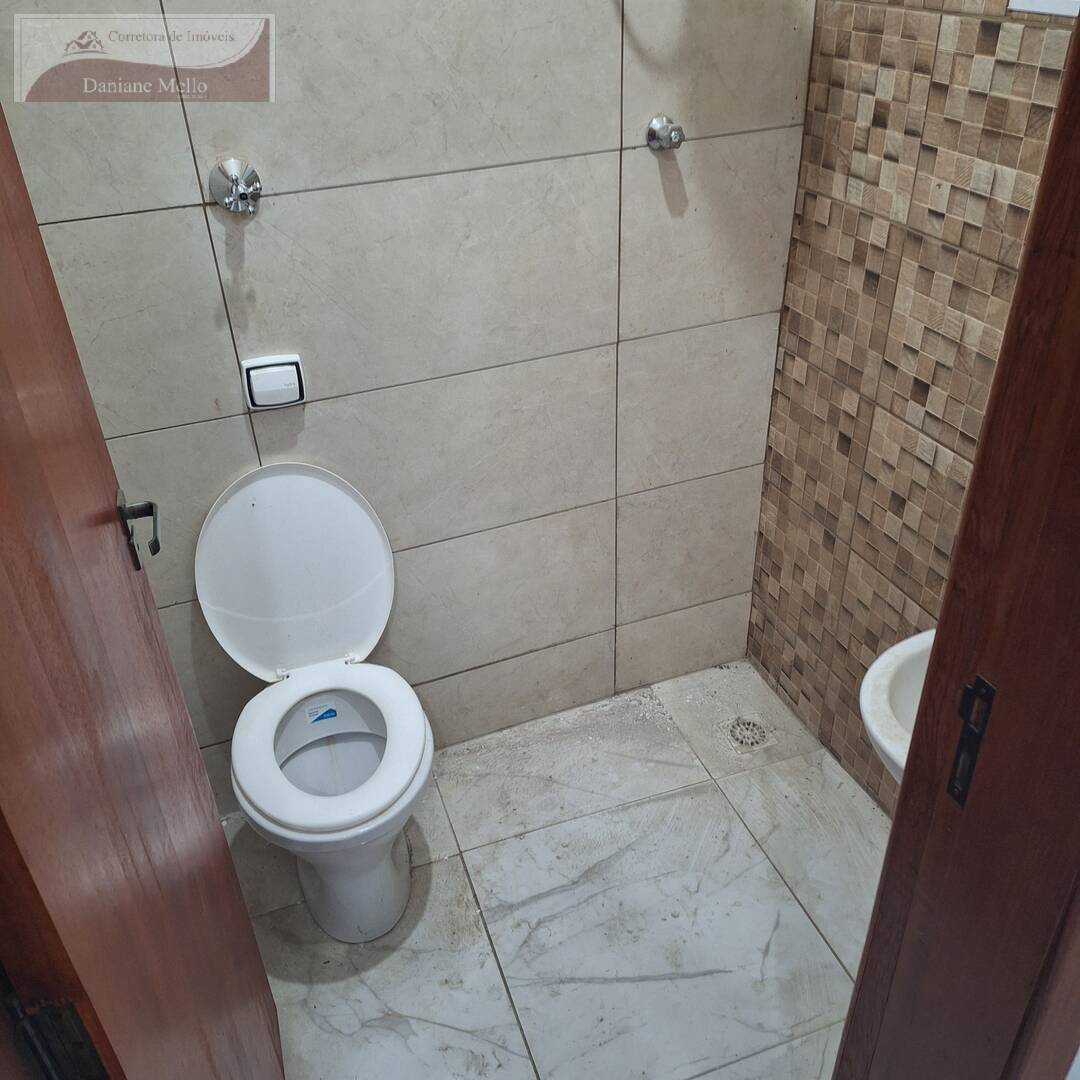 Casa para alugar com 2 quartos, 40m² - Foto 6