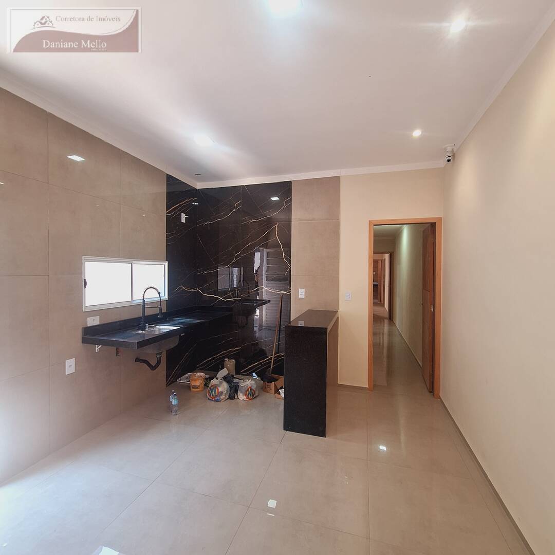 Casa à venda com 3 quartos, 65m² - Foto 1