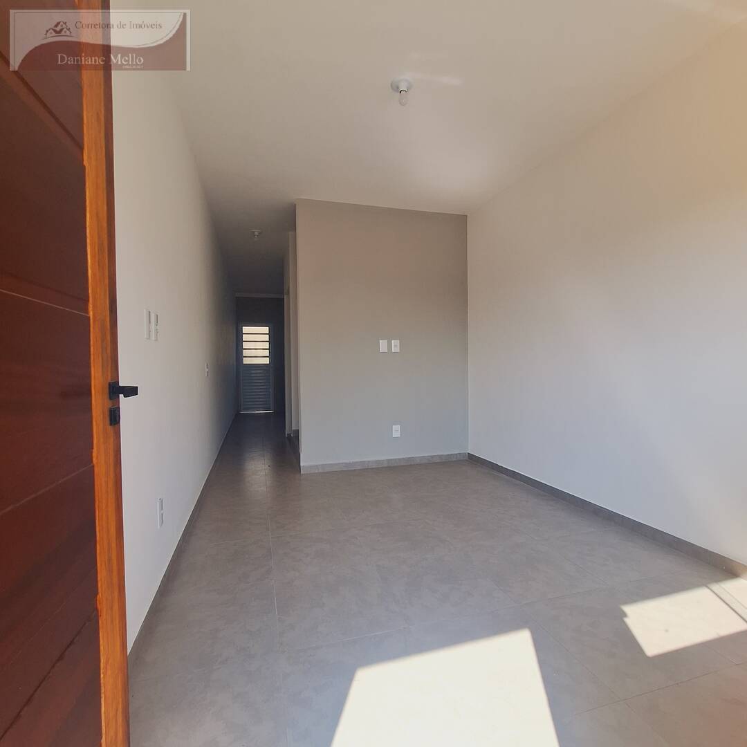 Casa à venda com 2 quartos, 60m² - Foto 3