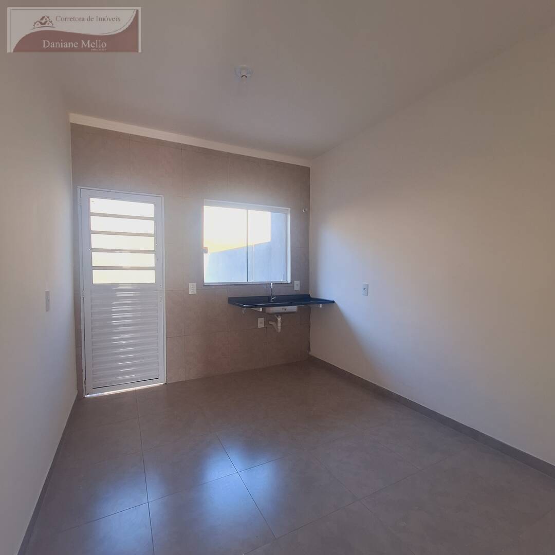 Casa à venda com 2 quartos, 60m² - Foto 5