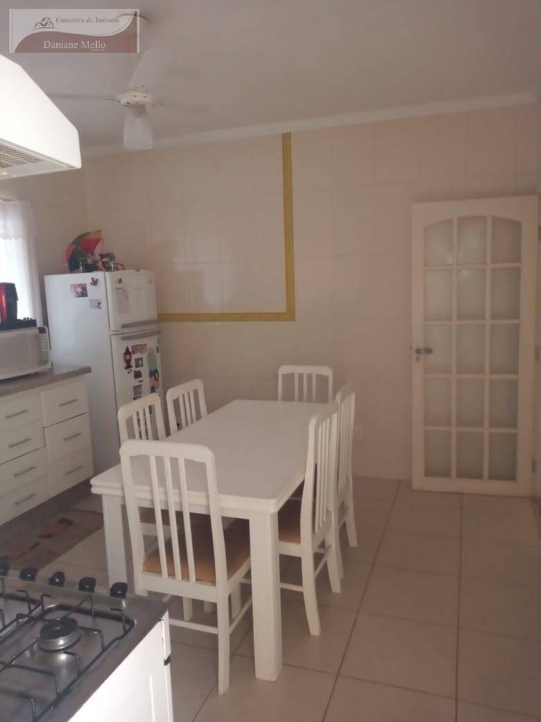 Casa de Condomínio à venda com 3 quartos, 215m² - Foto 9