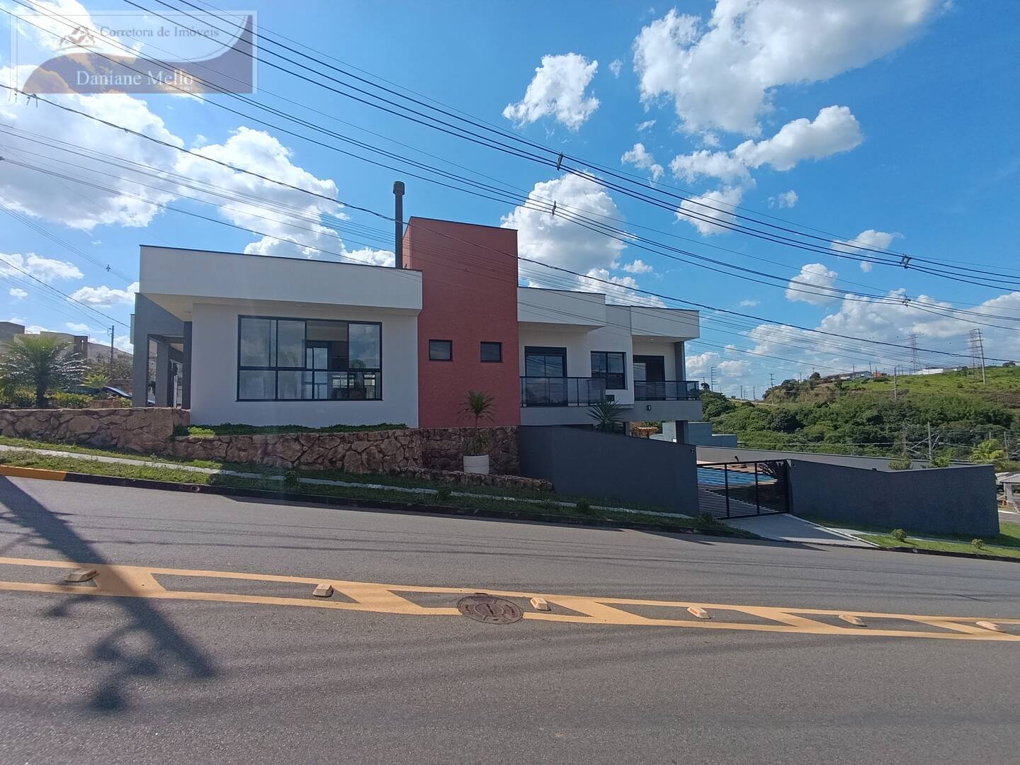 Casa de Condomínio para alugar com 4 quartos, 600m² - Foto 2