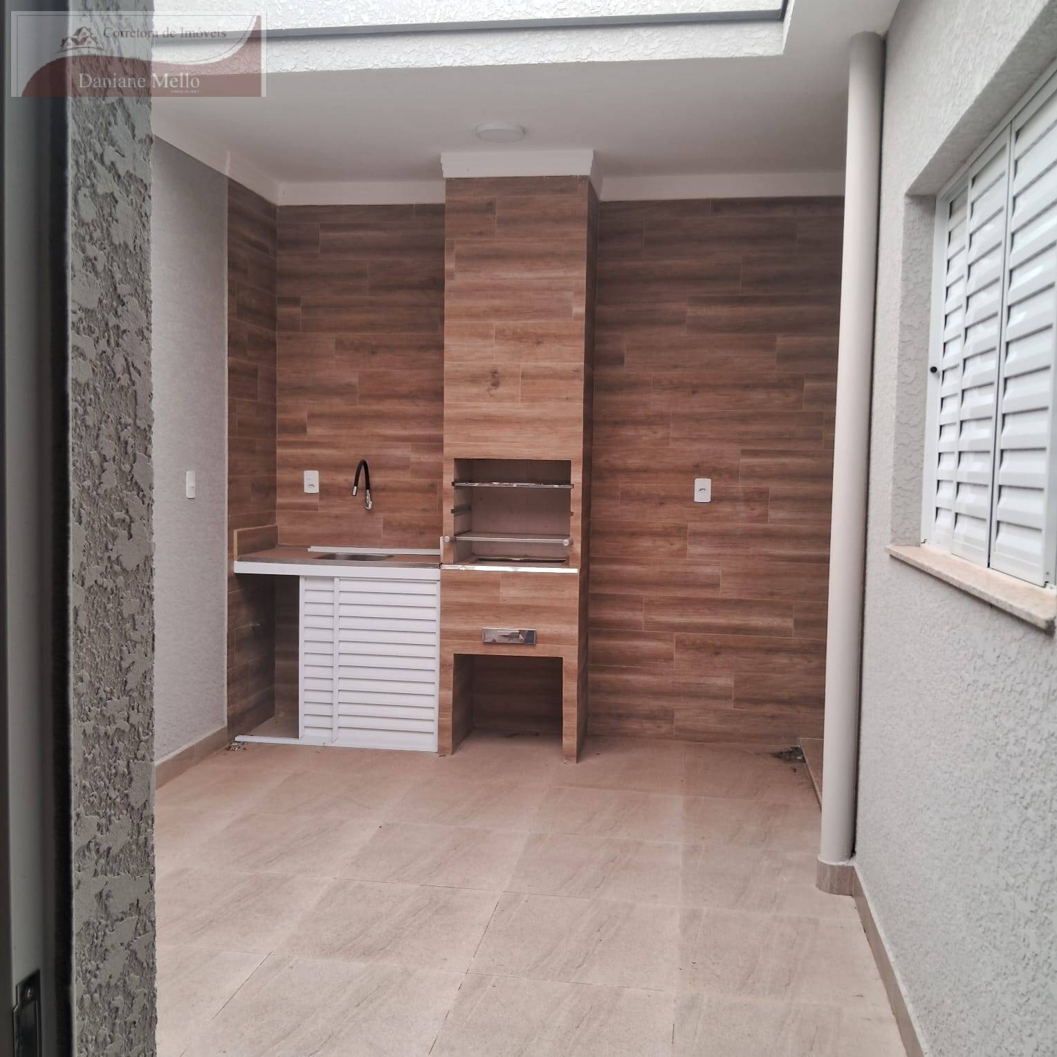 Casa à venda com 3 quartos, 123m² - Foto 1