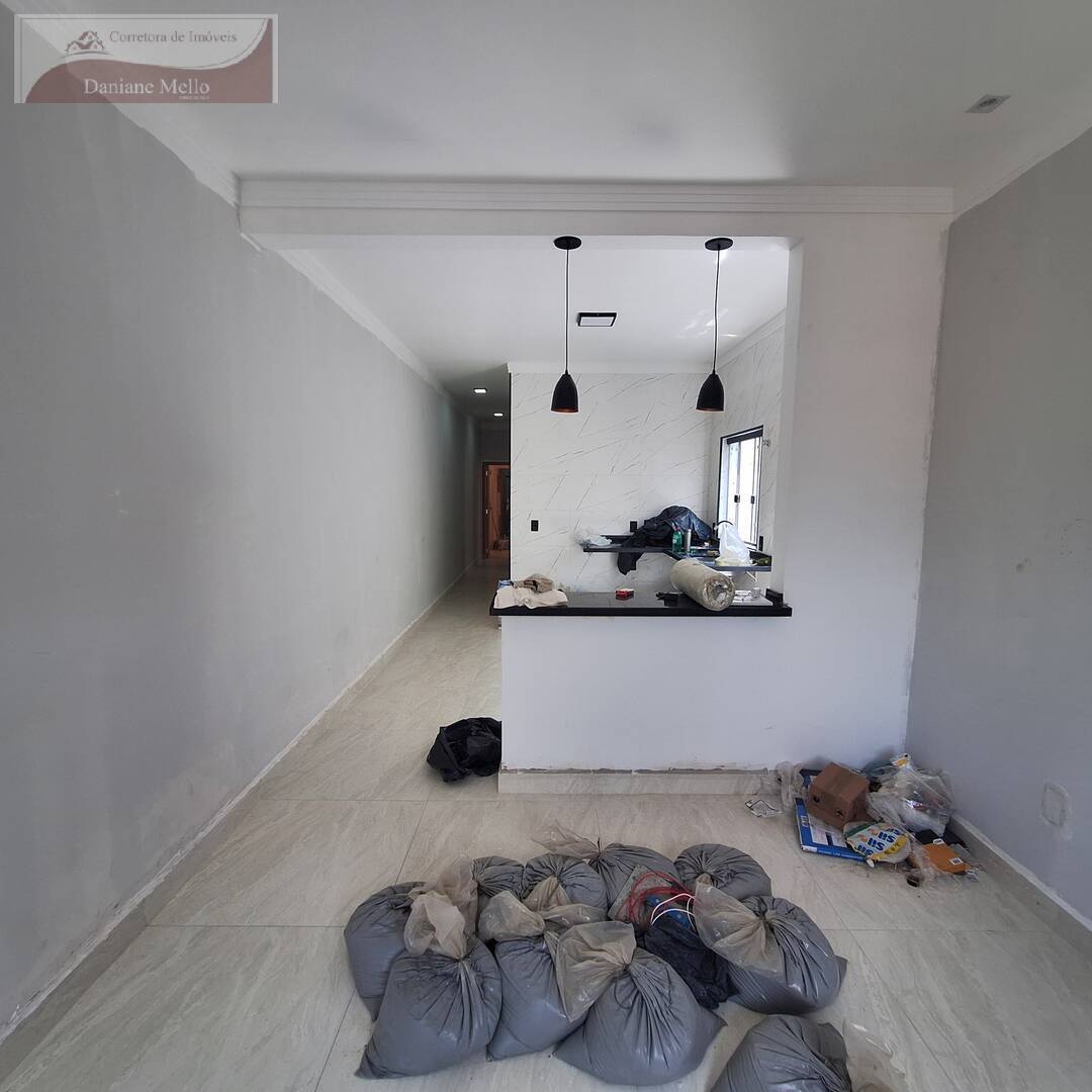 Casa à venda com 2 quartos, 70m² - Foto 2