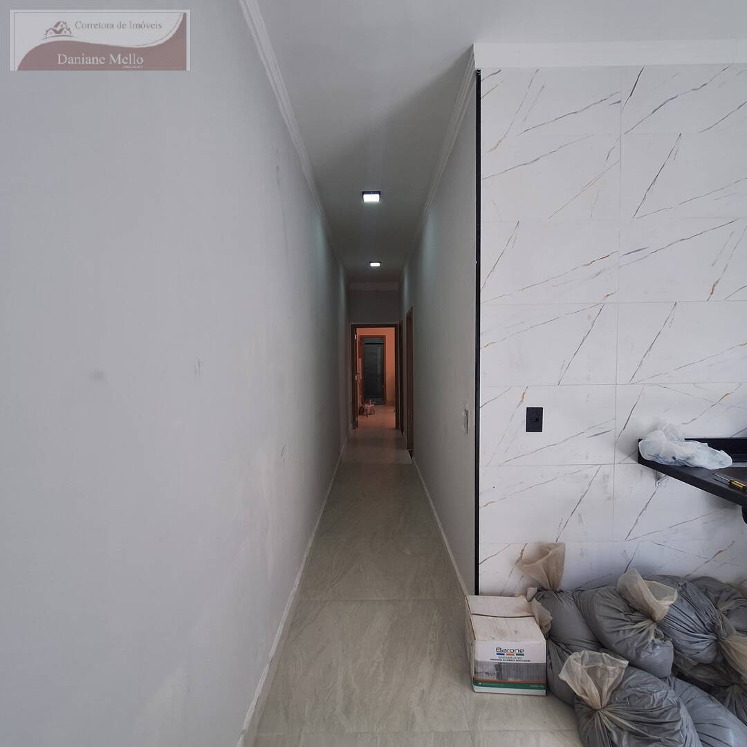 Casa à venda com 2 quartos, 70m² - Foto 3