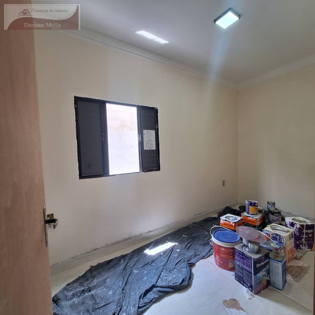 Casa à venda com 2 quartos, 70m² - Foto 4