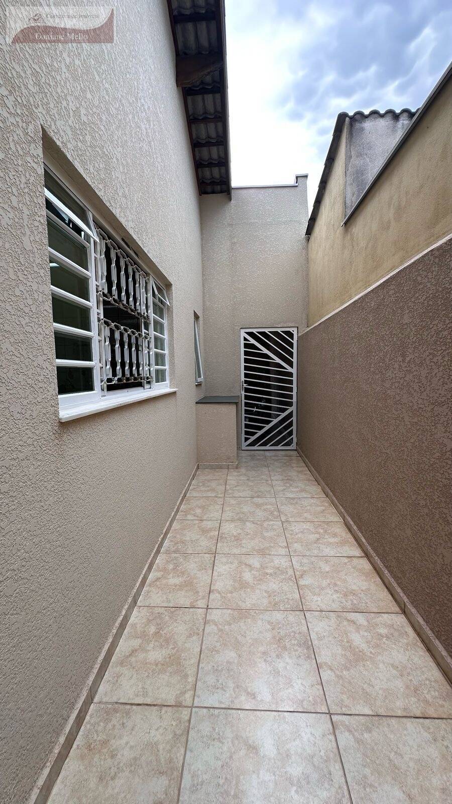 Casa à venda com 3 quartos, 230m² - Foto 3